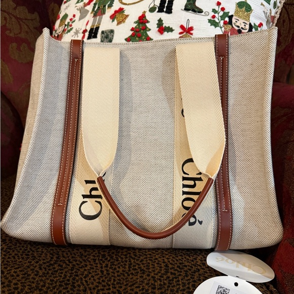 Chloe Medium Woody Tote Bag - Picture 2 of 10
